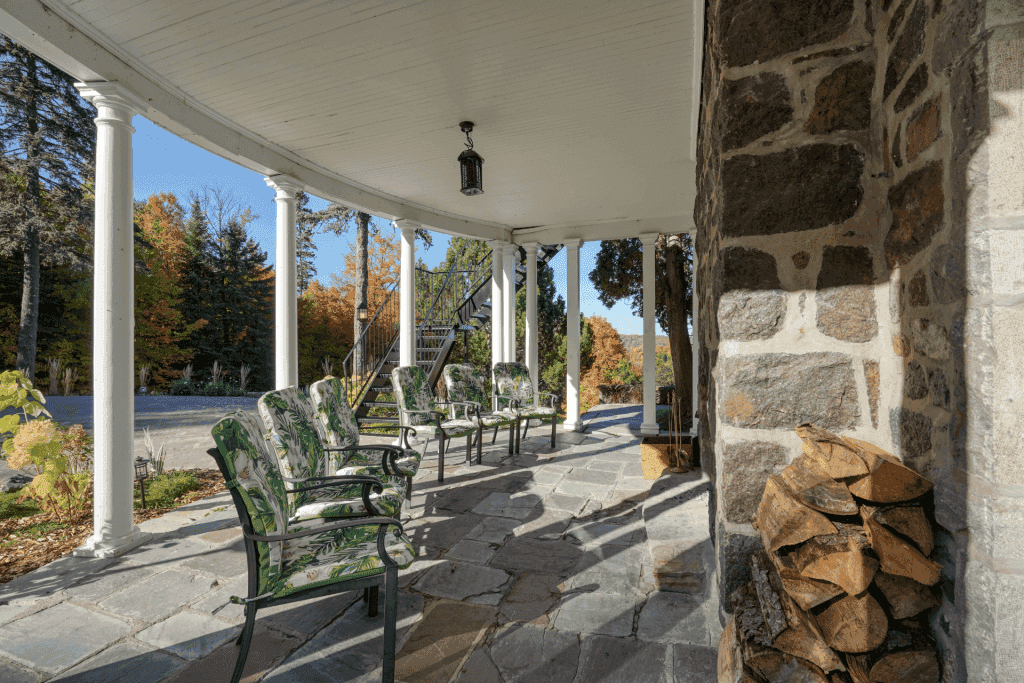 EXT - Foyer extérieur